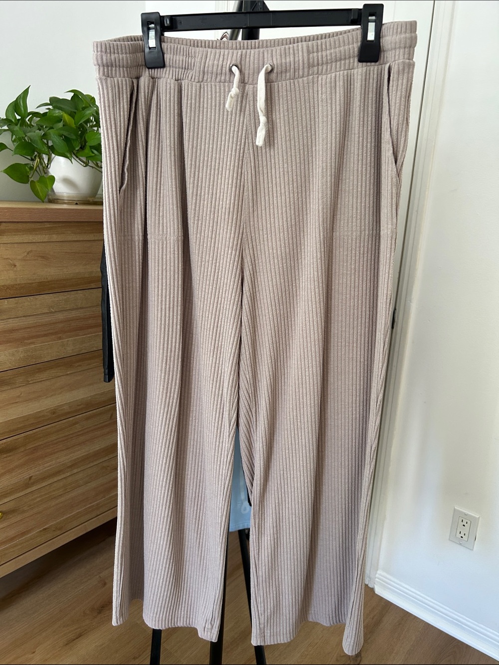 Jane + Delancey Baggy Wide Leg Pant. Size XL. 25” inseam. Front pockets